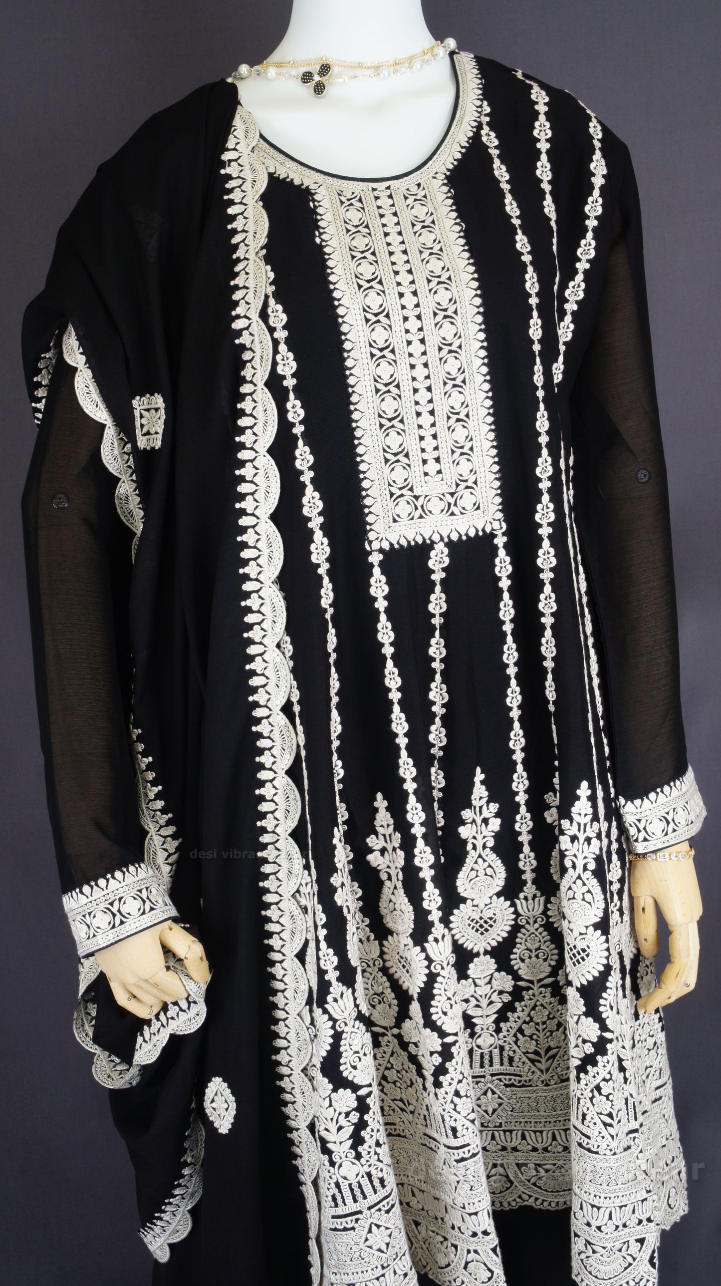 Noor e Chinnon Embroidered Ethnic - Black