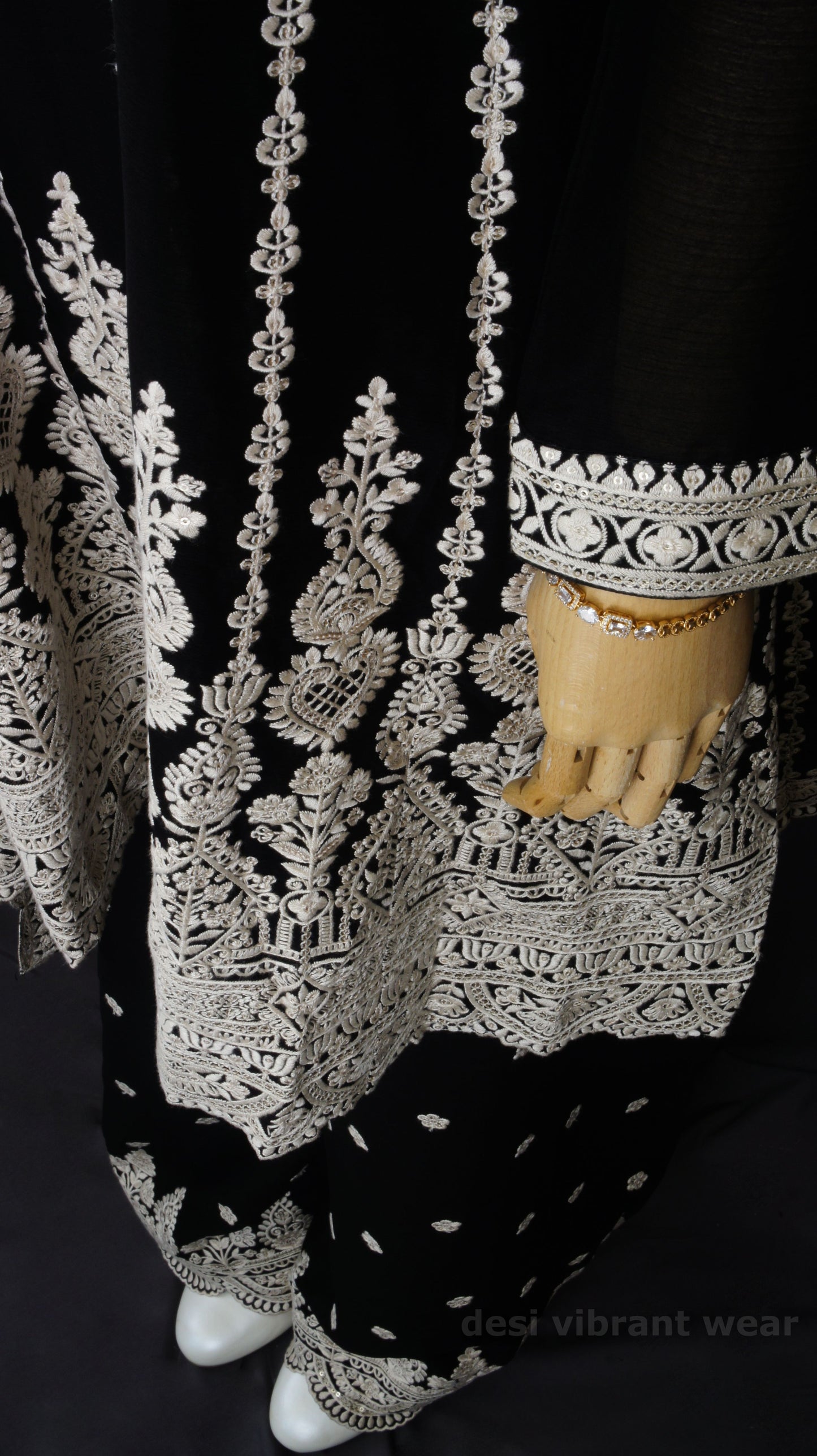 Noor e Chinnon Embroidered Ethnic - Black