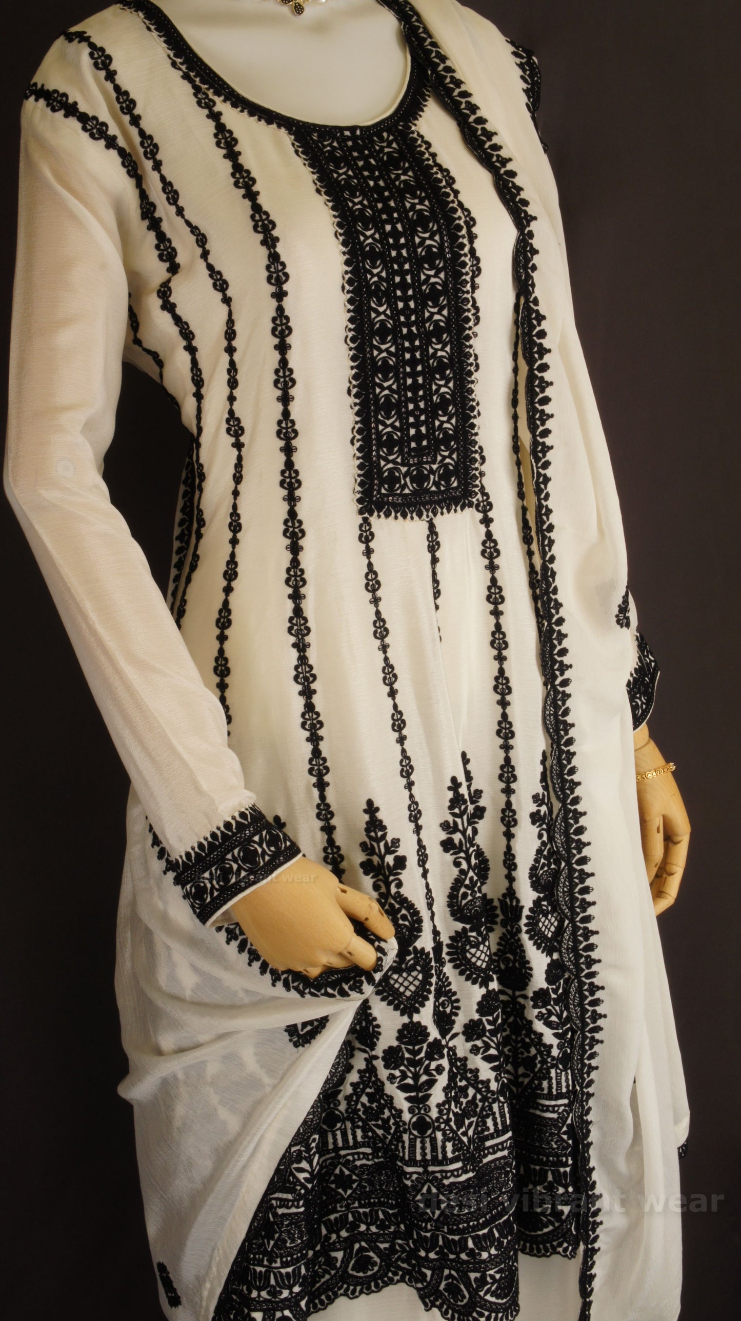 Noor e Chinnon Embroidered Ethnic - White