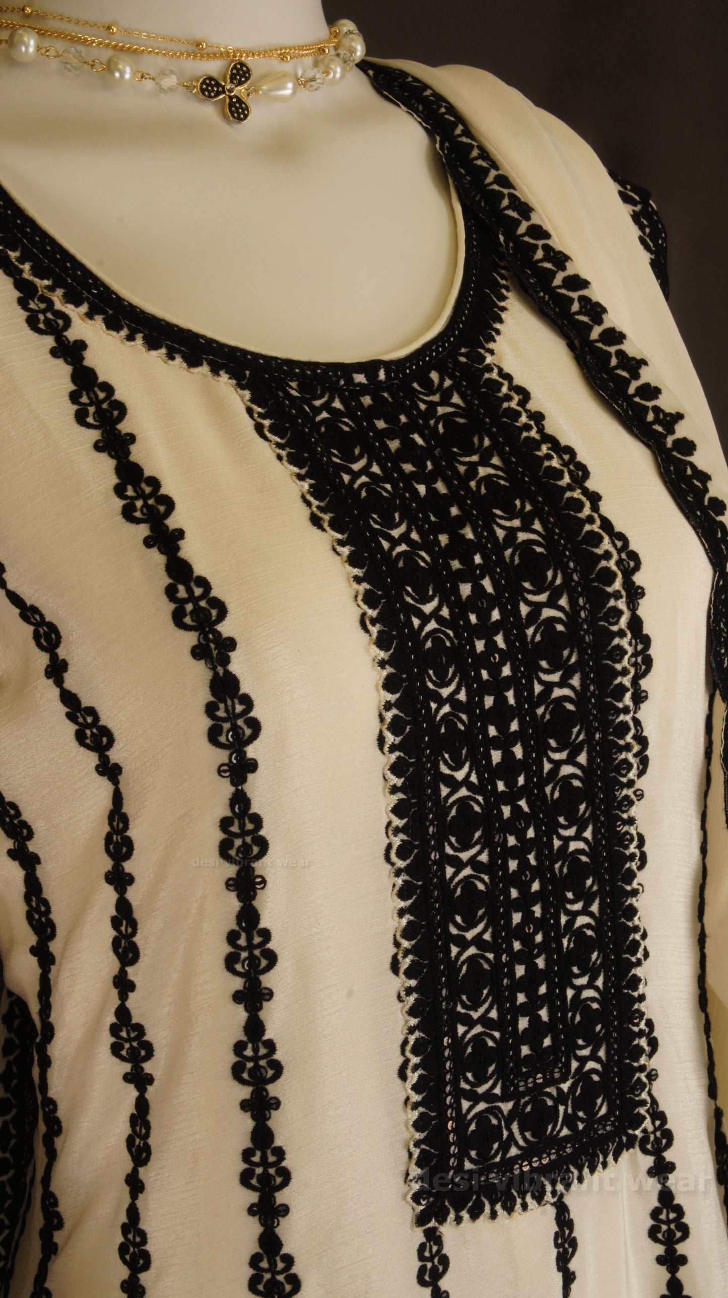 Noor e Chinnon Embroidered Ethnic - White